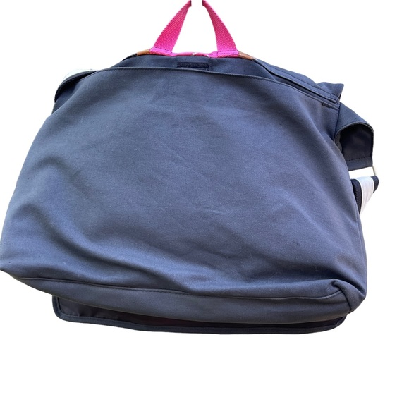 Victoria's Secret PINK messenger style crossbody/ laptop case with padded bottom - Picture 5 of 8